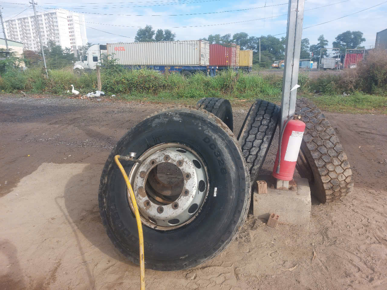 CUNG CẤP LỐP XE TẠI BÌNH DƯƠNG / DỊCH VỤ THAY LỐP XE LƯU ĐỘNG NHANH NHẤT